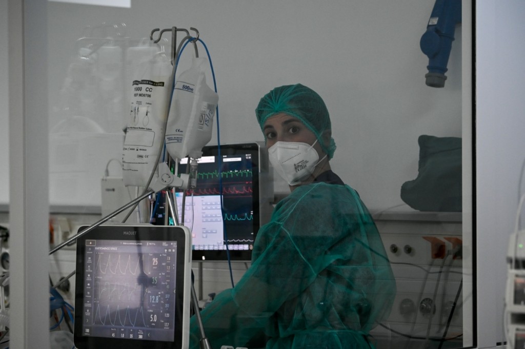 Ποια ηλικία είχαν οι 82 νεκροί που ανακοίνωσε ο ΕΟΔΥ την Τρίτη