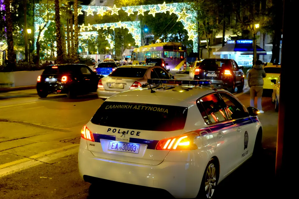 Συμμορία ανηλίκων επιτέθηκε και λήστεψε ανήλικα στο Σύνταγμα – Τους έσωσαν οι “Πάνθηρες” της ΕΛΑΣ
