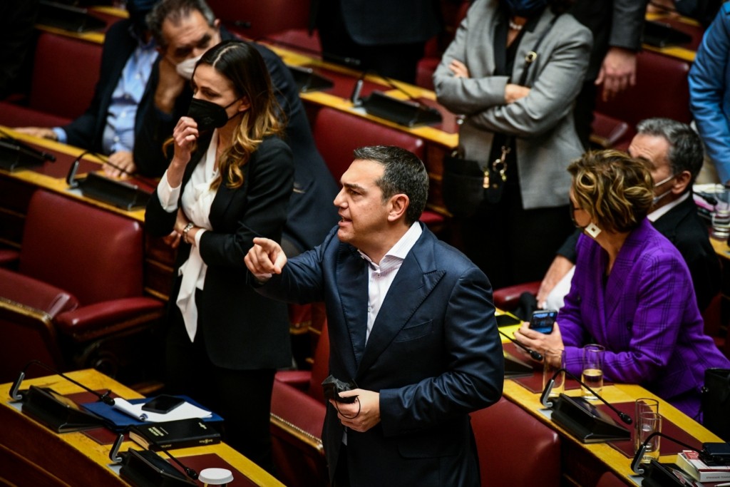 “Άναψαν τα αίματα” στη Βουλή – Η φράση του Γεραπετρίτη που εξόργισε τον Τσίπρα (vid)