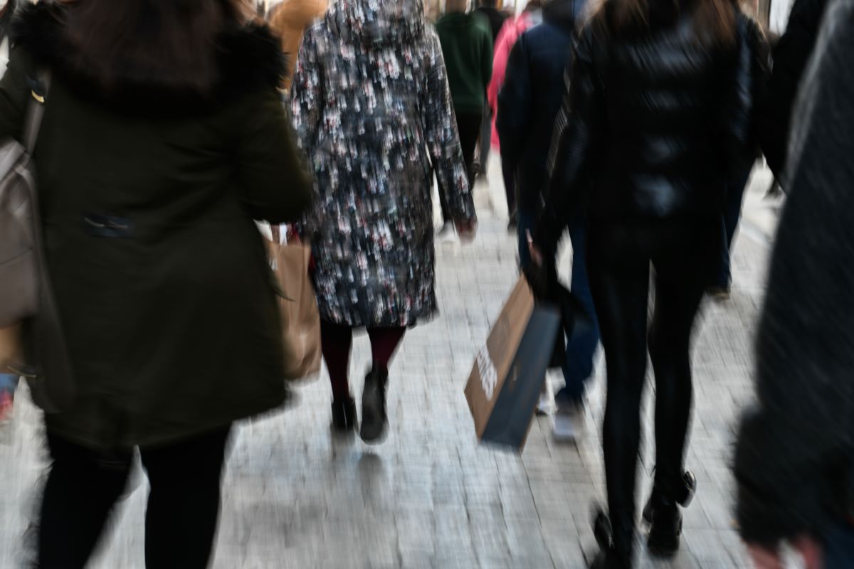 Με νέα μέτρα θα υποδεχτούμε το 2022 – Υποχρεωτικός εμβολιασμός και τηλεργασία στο “τραπέζι” της πανδημίας
