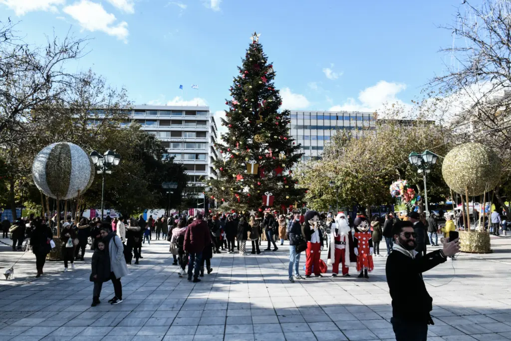 “Στη σκιά” της μετάλλαξης Όμικρον τα Χριστούγεννα στην Ευρώπη – Τι εξετάζει η ελληνική κυβέρνηση (vid)