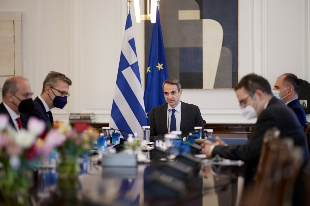 Δύο δωρεάν self test για όλους τις γιορτές – Τι θα γίνει με την εστίαση αν ξεφύγουν τα κρούσματα