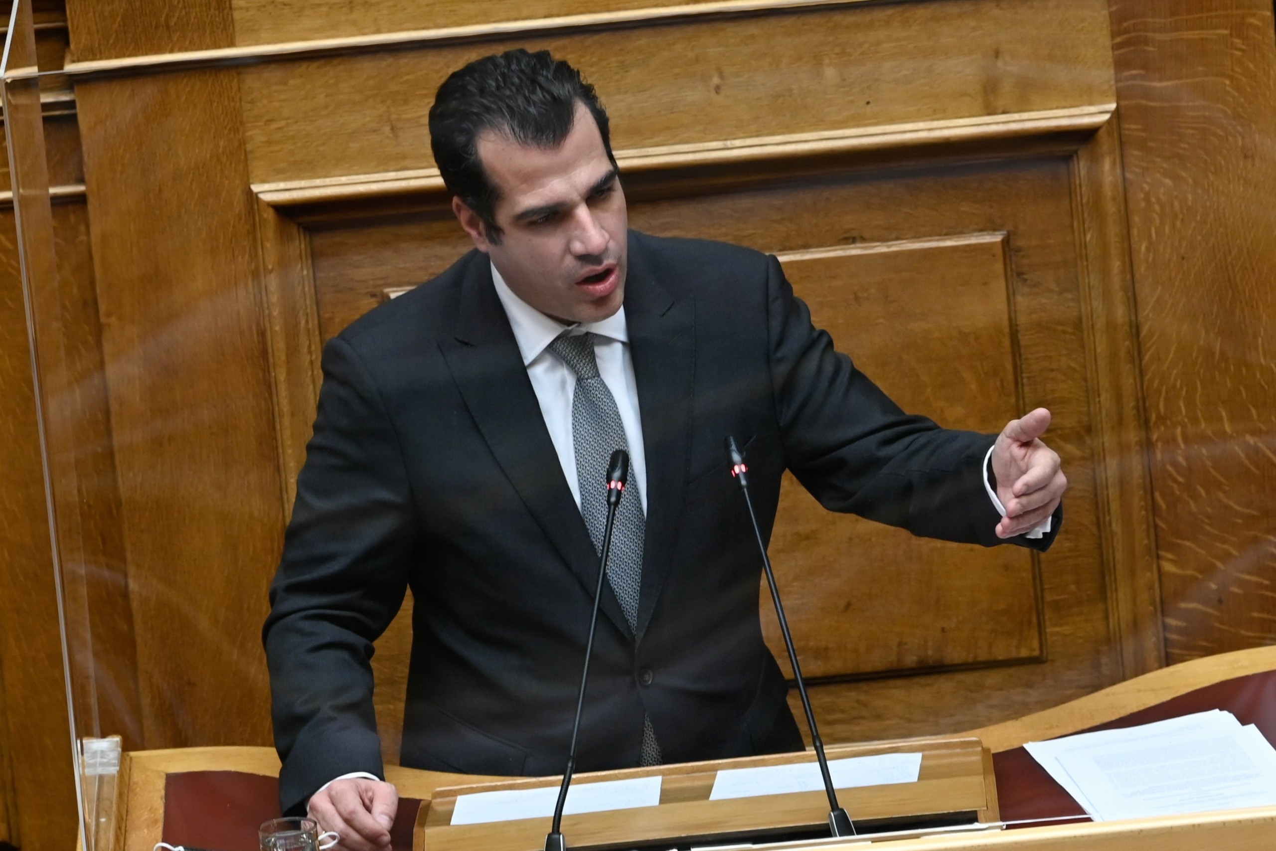 Παρατείνεται έως 31 Μαρτίου η αναστολή των υγειονομικών – Τελεσίγραφο Πλεύρη και “παράθυρο” για απολύσεις
