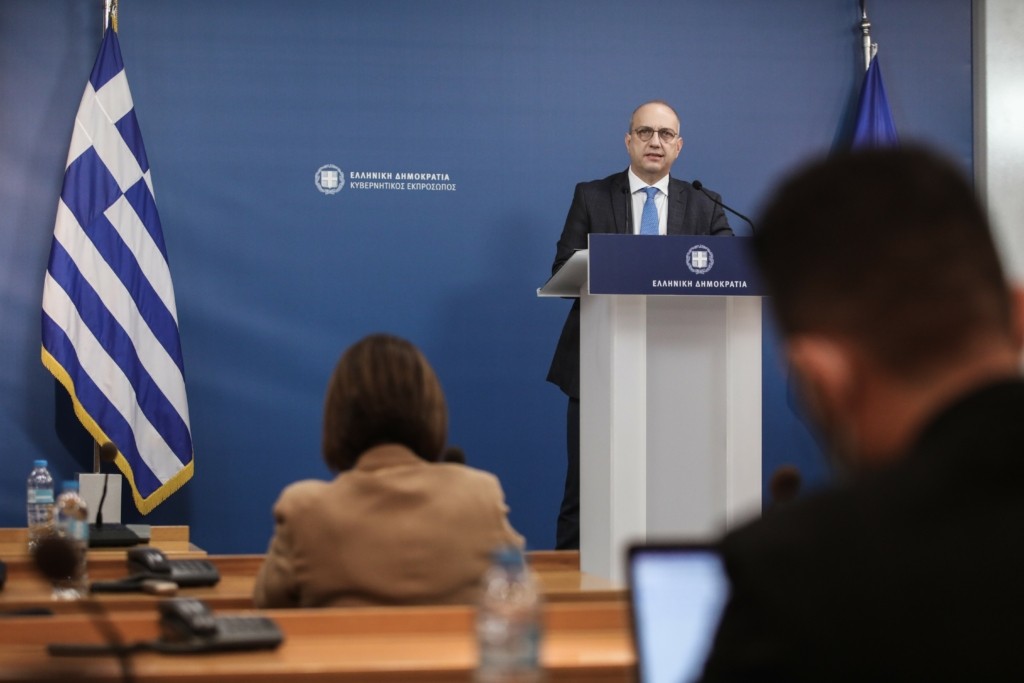 Οικονόμου για σχολεία – “Αλλαγές στα πρωτόκολλα, αν χρειαστεί” (vid)