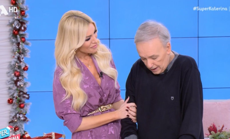 Αγνώριστος ο Ανδρέας Μικρούτσικος – Επέστρεψε στην εκπομπή της Καινούργιου (vid)