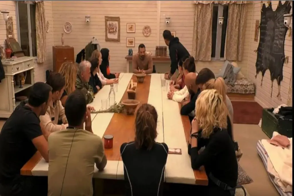Η “μαύρη πέτρα” έδειξε τον πρώτο Μονομάχο της Φάρμας – Η απόφαση του αρχηγού έφερε αναστάτωση (vid)