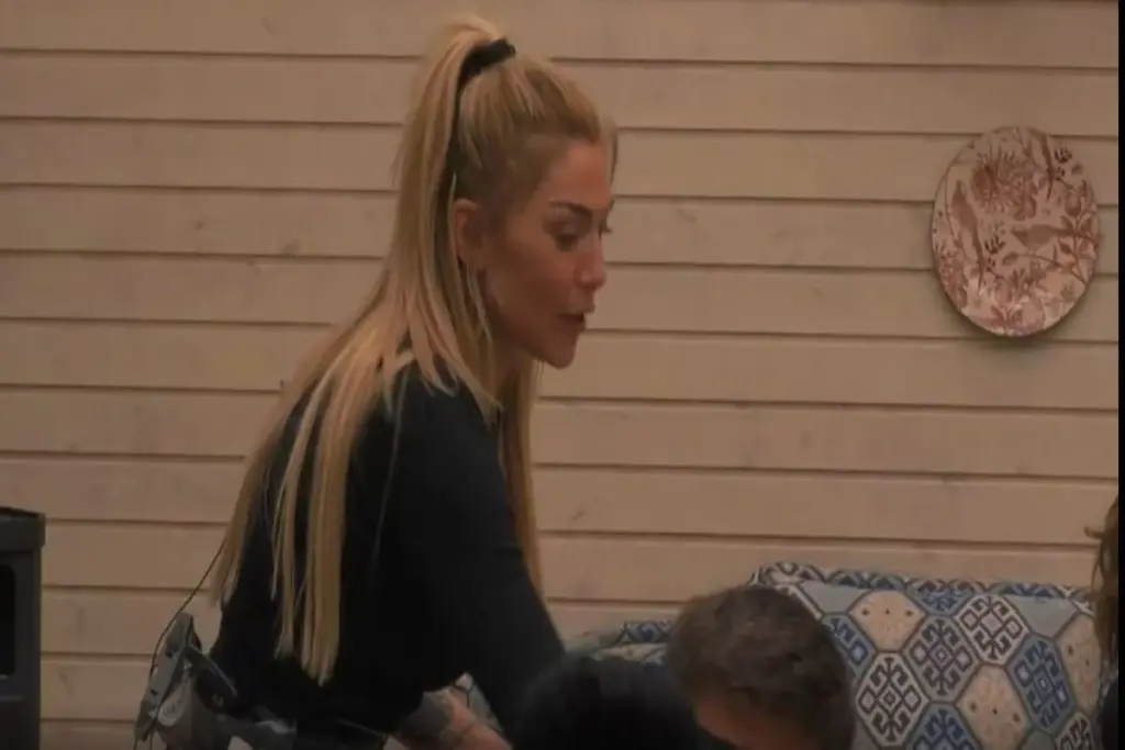 Η Ηλιάδη θέλει δικαιοσύνη στη “Φάρμα” και ο Λέντζος με τον Ψωμιάδη λένε “μυστικά” στο αγρόκτημα (vids)