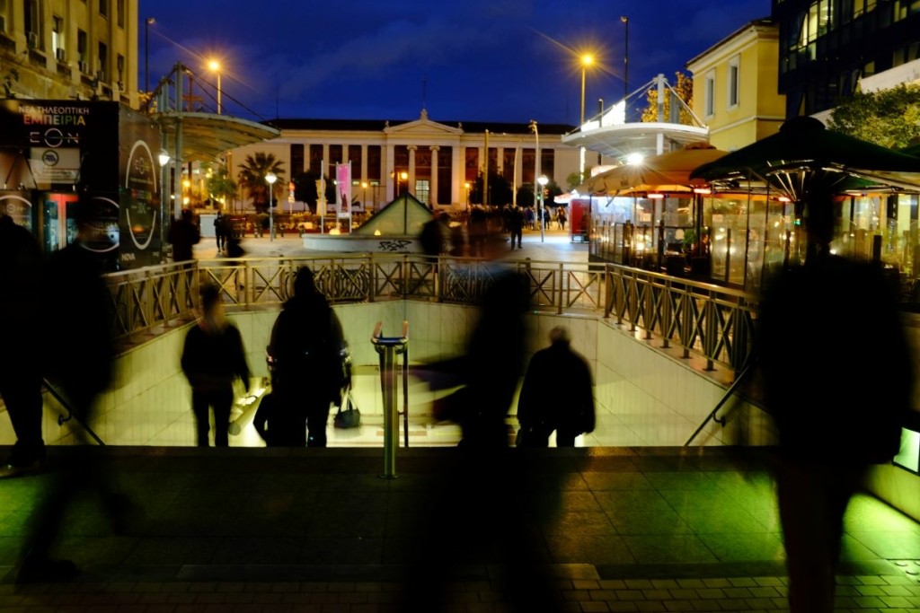 Γιατί ο κορονοϊός δεν είναι απλώς ένα κοινό κρυολόγημα – Τα συμπτώματα στα παιδιά και οι ανεπιθύμητες ενέργειες των εμβολίων
