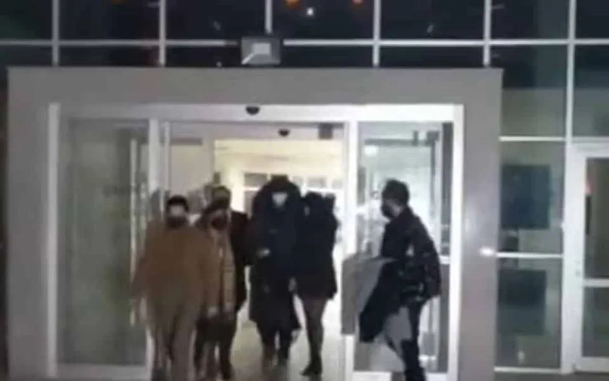 “Ξεσκονίζουν” κινητά και USB των δύο Ελλήνων που συνελήφθησαν στην Τουρκία – “Ήμασταν πριν από την προειδοποιητική πινακίδα”