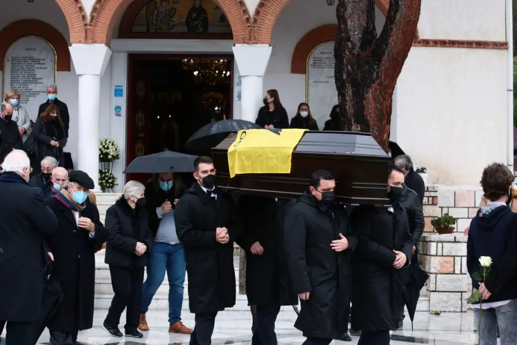 Ο Δημήτρης Μελισσανίδης και ο Ντούσαν Μπάγεβιτς παρόντες στην κηδεία του Κωνσταντίνου Γενεράκη (pics)