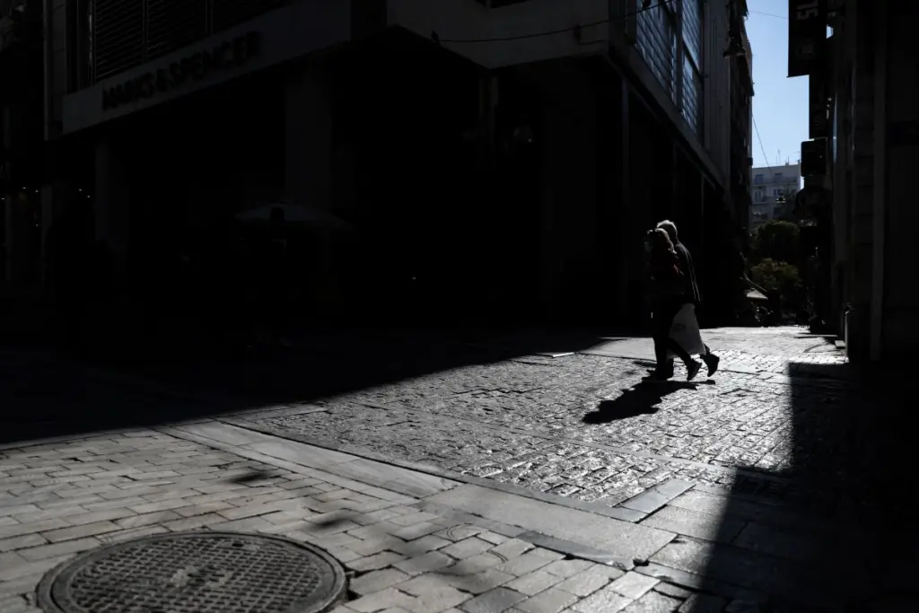 Μεγάλη αύξηση του ιικού φορτίου σε Κέρκυρα και Πάτρα – Που σημειώθηκε πτώση και που παραμένει σταθερό
