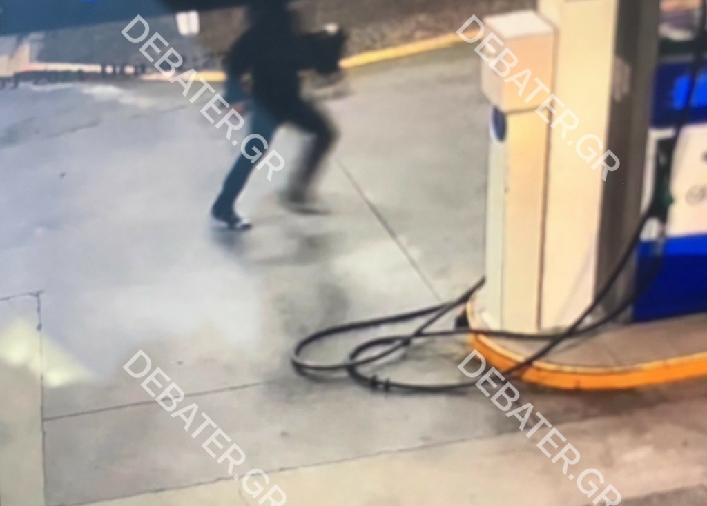 Αποκλειστικό βίντεο – Η στιγμή που ο δράστης στο Κορωπί τρέχει να ξεφύγει από τους αστυνομικούς