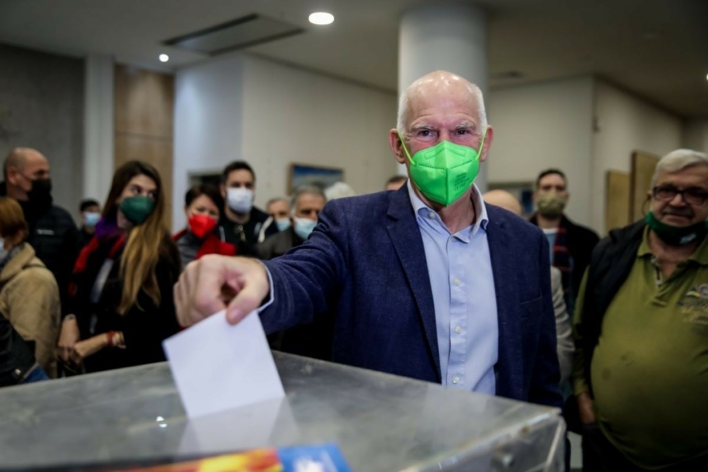 Ψήφισε στη Νίκαια ο Γιώργος Παπανδρέου – Το μήνυμα του για την επόμενη μέρα