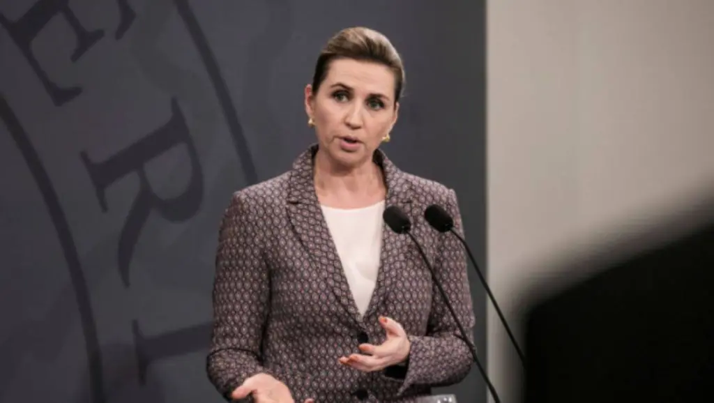 Η Δανή πρωθυπουργός ζήτησε συγγνώμη επειδή την “τσάκωσε” ο φακός χωρίς μάσκα