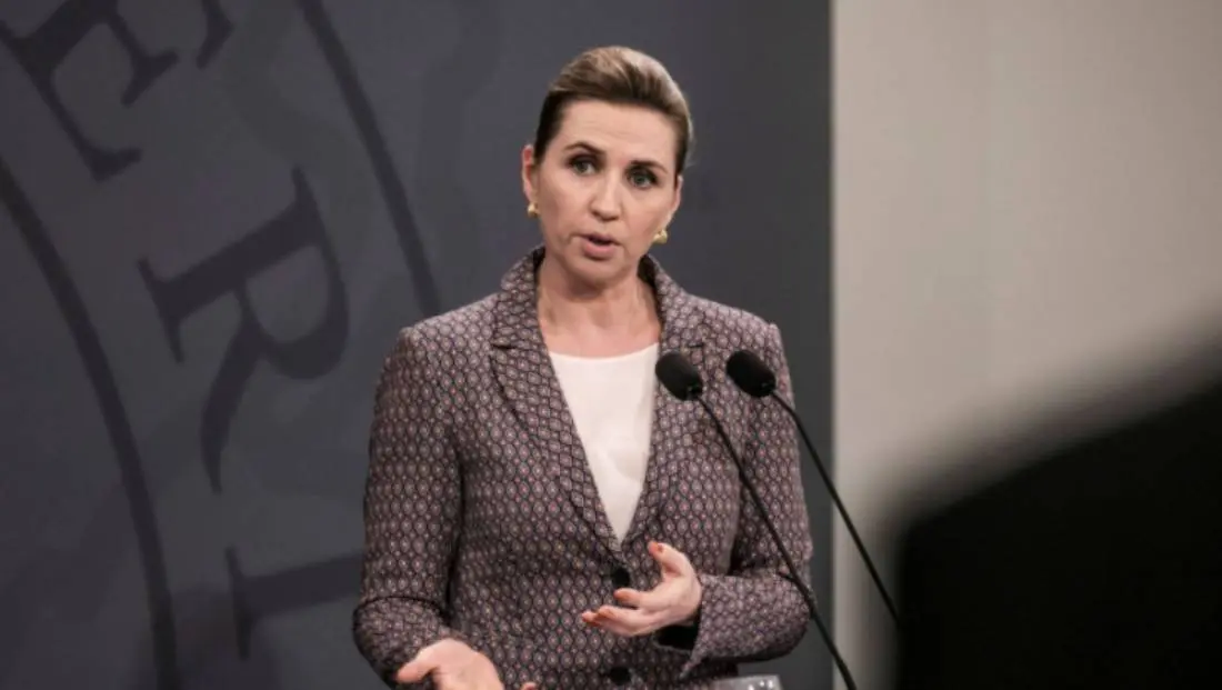 Η Δανή πρωθυπουργός ζήτησε συγγνώμη επειδή την “τσάκωσε” ο φακός χωρίς μάσκα