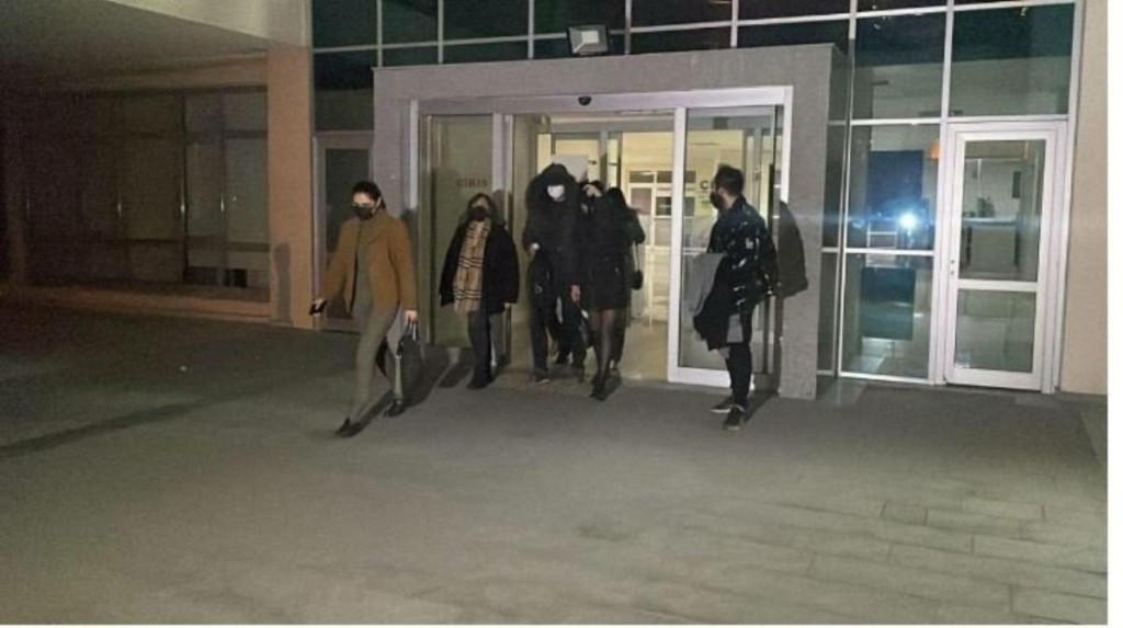 Στην Ελλάδα επέστρεψε ο αστυνομικός και η σύντροφος του που είχαν συλληφθεί στην Τουρκία (vid)