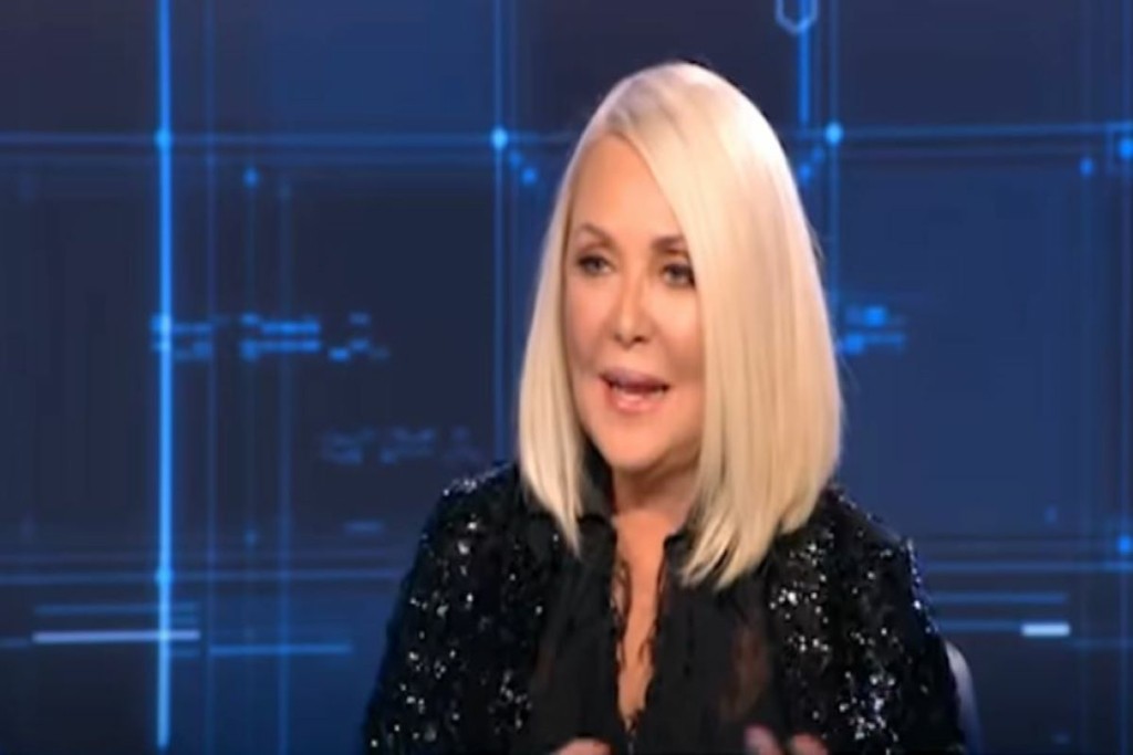 “Βροχή αγάπης” για τη Ρούλα Κορομηλά – Χαμός στο Twitter με την εμφάνιση της στο “Vinylio”