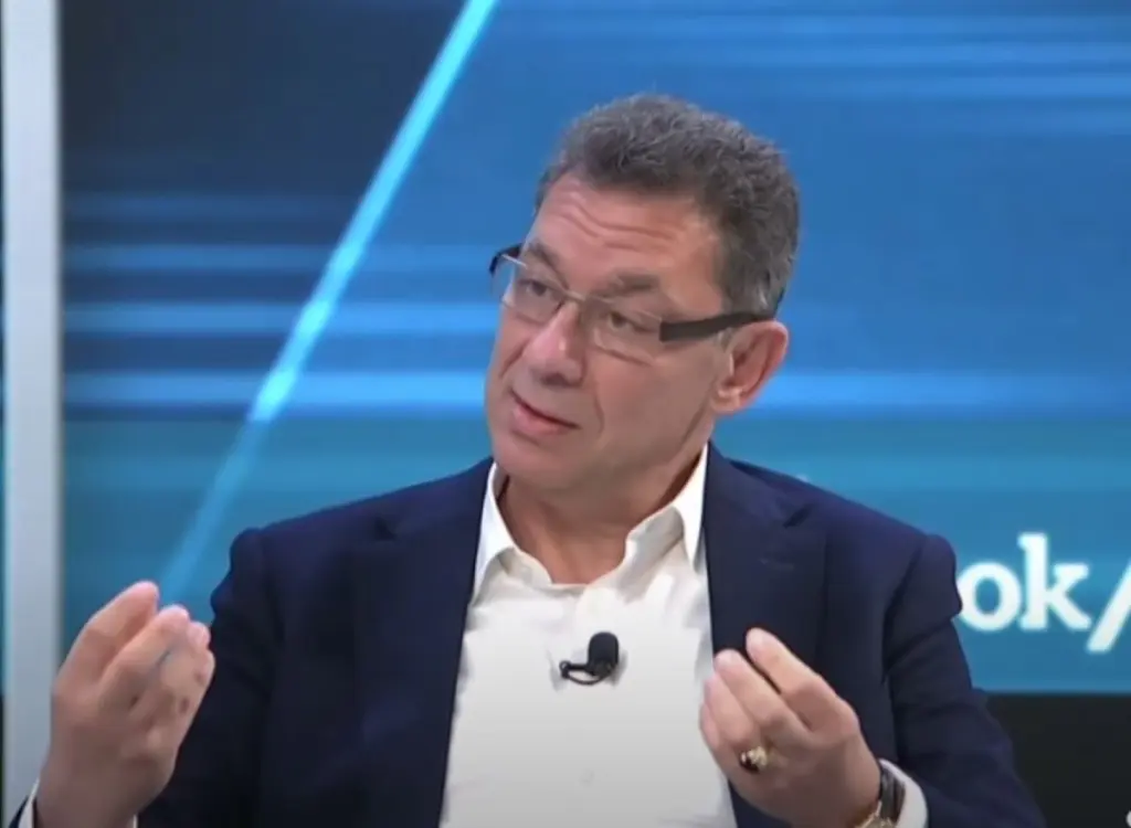Χαραμάδα αισιοδοξίας από τον “Mr. Pfizer” – “Την Άνοιξη θα πάρουμε τις ζωές μας πίσω”