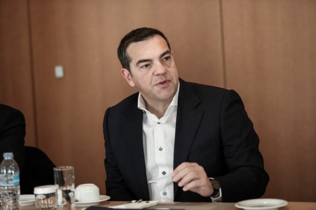 Σκληρή επίθεση Τσίπρα σε Μητσοτάκη – “Να αφήσει τις αμέριμνες διακοπές και να πάρει ουσιαστικά μέτρα”