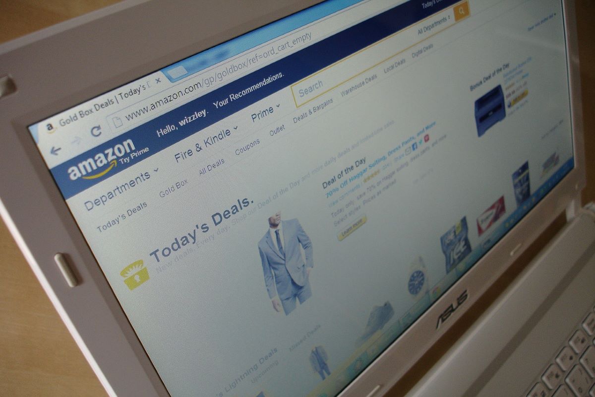 Amazon: Αλλάζει η πολιτική επιστροφών για τα Χριστούγεννα