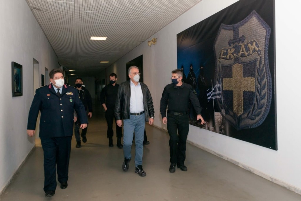 Στις εγκαταστάσεις της ΕΚΑΜ ο Τάκης Θεοδωρικάκος την ημέρα των γενεθλίων του (pics)