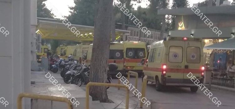 Συγκλονιστική εικόνα από την εφημερία του “Γεννηματάς” – Τα ασθενοφόρα του ΕΚΑΒ το ένα πίσω από το άλλο