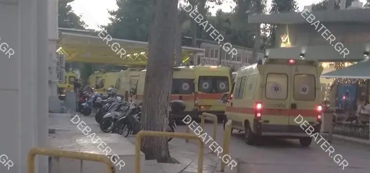 Συγκλονιστική εικόνα από την εφημερία του “Γεννηματάς” – Τα ασθενοφόρα του ΕΚΑΒ το ένα πίσω από το άλλο