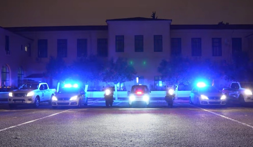 Το viral βίντεο της αστυνομίας για τα Χριστούγεννα που “έριξε” το Instagram