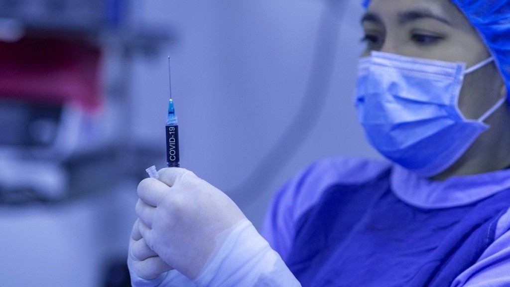 Μέσα στην εβδομάδα οι ανακοινώσεις για την 4η δόση του εμβολίου – Ποιους θα αφορά