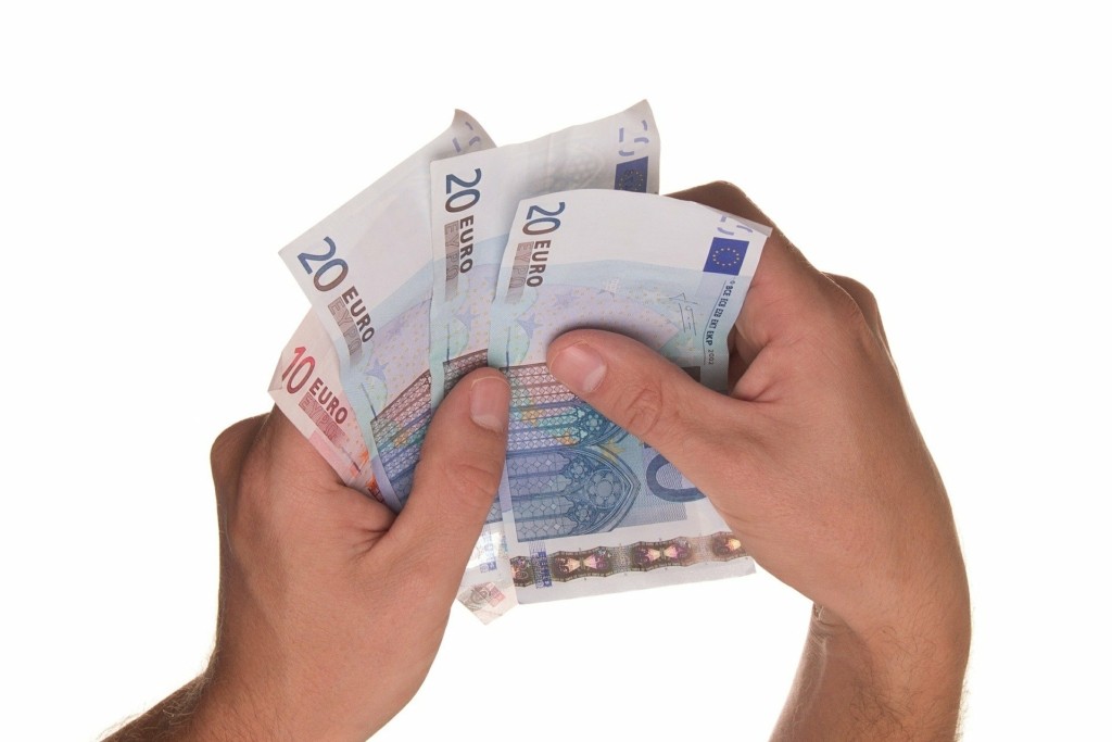 Στα 663 ευρώ ο κατώτατος μισθός από την 1η Ιανουαρίου – Αναλυτικά τι θα ισχύσει (vid)