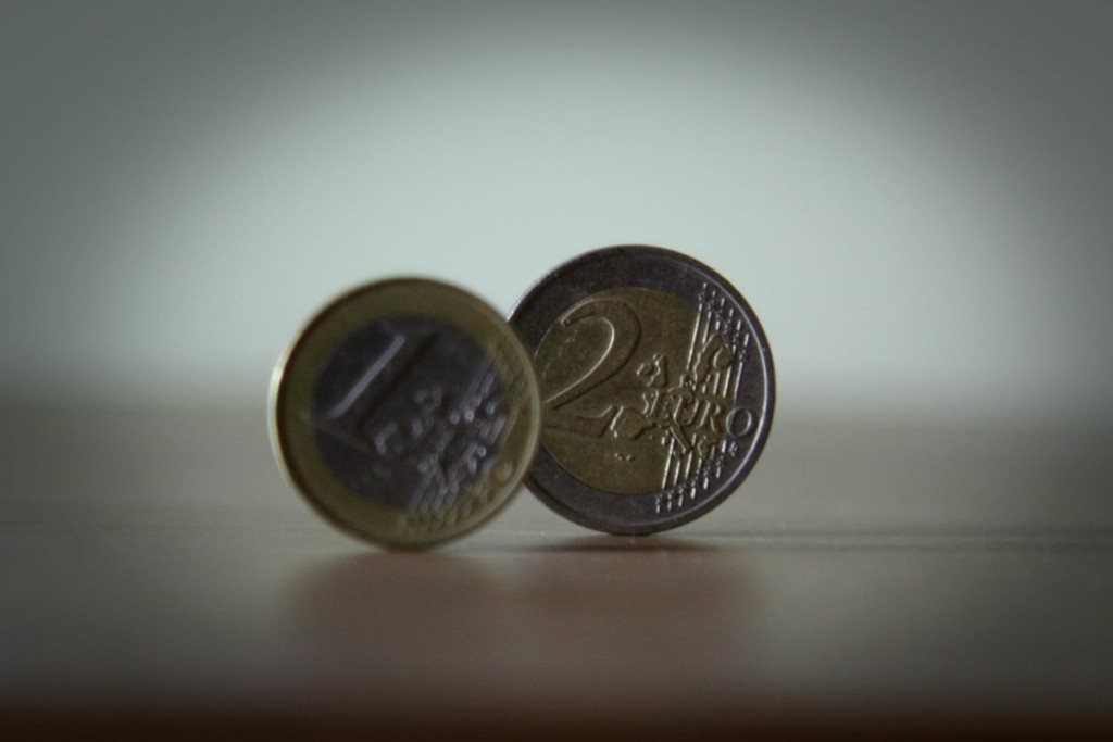 Αυτό είναι το ποσοστό των Ελλήνων που θεωρεί το ευρώ θετικό για τη χώρα – Η σύγκριση με την ευρωζώνη