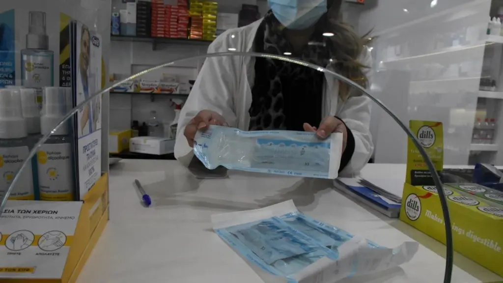 Φαρμακείο δήλωσε 2.198 rapid test που δεν πήρε ποτέ – “Λαβράκια” έβγαλε έλεγχος της ΑΑΔΕ