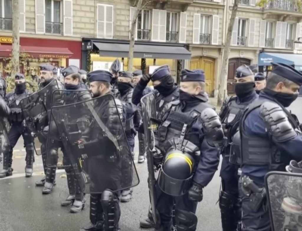 Ισλαμιστές σχεδίαζαν επιθέσεις με μαχαίρια τα Χριστούγεννα στη Γαλλία