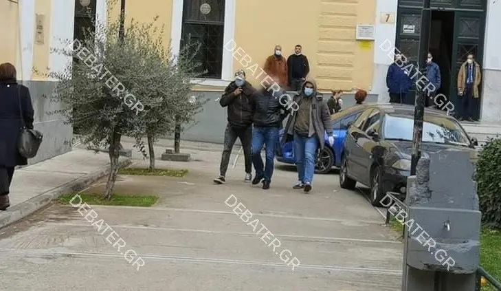 Ποινική δίωξη στον 51χρονο που σκότωσε τον σύντροφο της μητέρας του – Πήρε προθεσμία να απολογηθεί (pics)