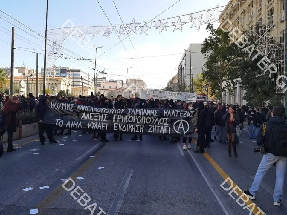 Ξεκίνησε η πορεία στα Προπύλαια στη μνήμη του Γρηγορόπουλου (pics&vid)