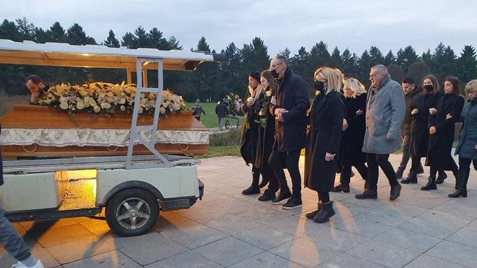 Σε κλίμα οδύνης το “τελευταίο αντίο” στον Στέφαν Γέλοβατς (pics)