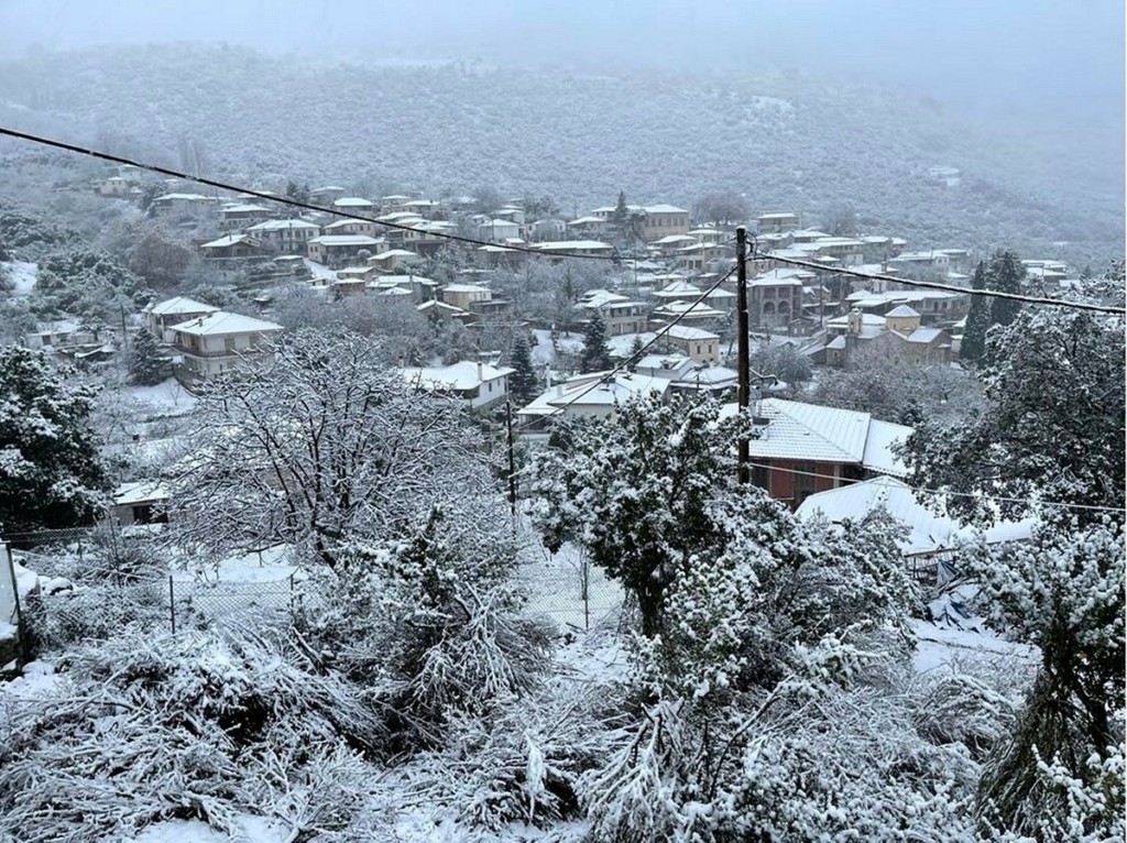 Σοβαρά προβλήματα στην Εύβοια από την κακοκαιρία “Κάρμελ” – Πότε αναμένεται να υποχωρήσουν τα φαινόμενα (vids)