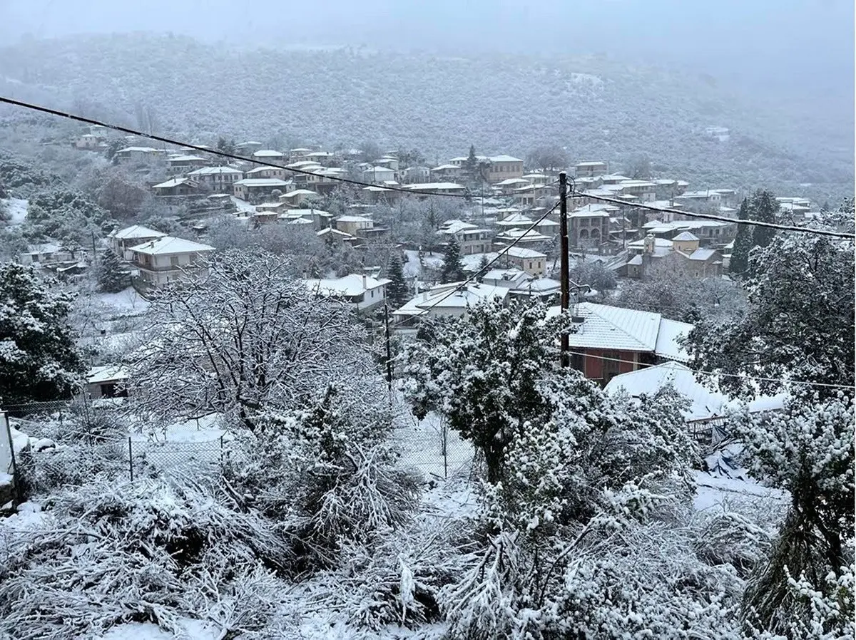 Σοβαρά προβλήματα στην Εύβοια από την κακοκαιρία “Κάρμελ” – Πότε αναμένεται να υποχωρήσουν τα φαινόμενα (vids)