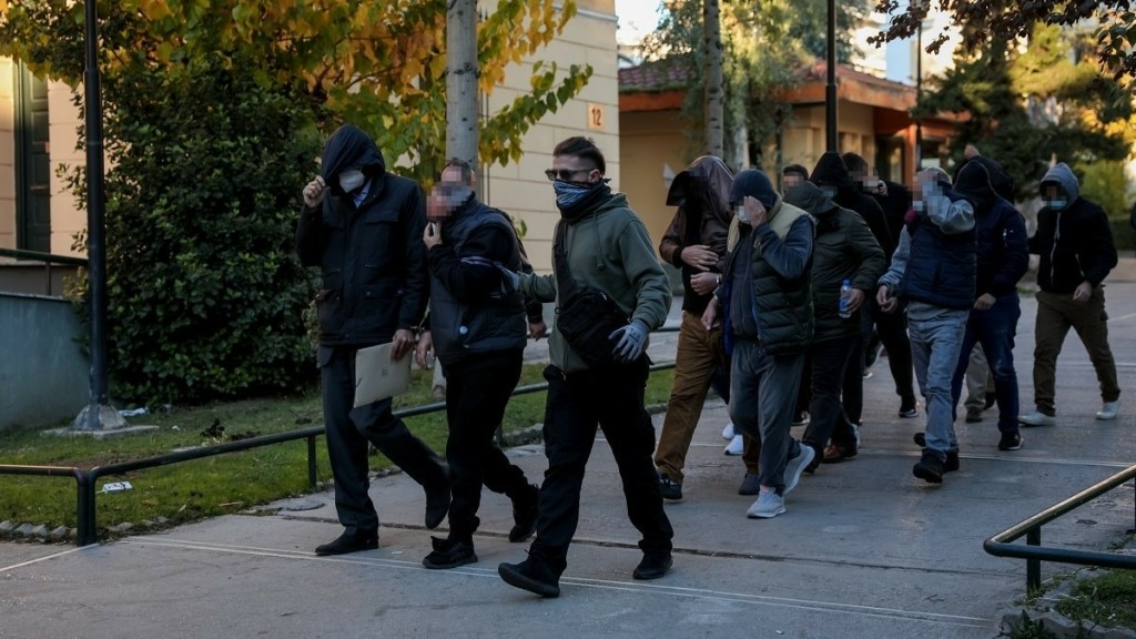 Ποινική δίωξη στους 20 συλληφθέντες για το κύκλωμα παράνομων ελληνοποιήσεων