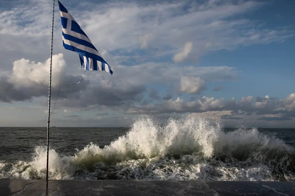 Θυελλώδεις άνεμοι σε Σαρωνικό και Νότιο Ευβοϊκό – Προειδοποίηση για κύματα μέχρι 6 μέτρα!