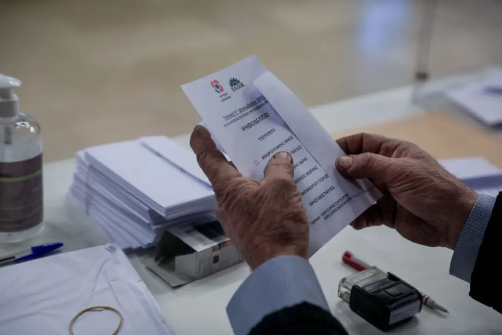 Ομάδα 300 ατόμων στην Πάτρα ψήφισε στις εκλογές του ΚΙΝΑΛ χωρίς να πληρώσει τα 3 ευρώ – Διαγράφηκαν από τα μητρώα