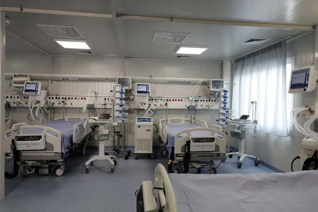 Διασωληνώθηκε ανεμβολίαστος 20χρονος στον Ευαγγελισμό – Δεν είχε υποκείμενα νοσήματα