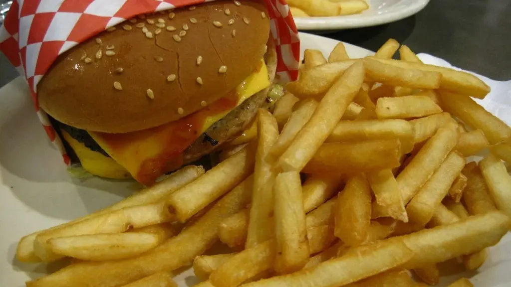 Πρωτοτυπούν τα McDonald’s – Έβαλαν ποδήλατα γυμναστικής για να καίνε τις θερμίδες οι πελάτες