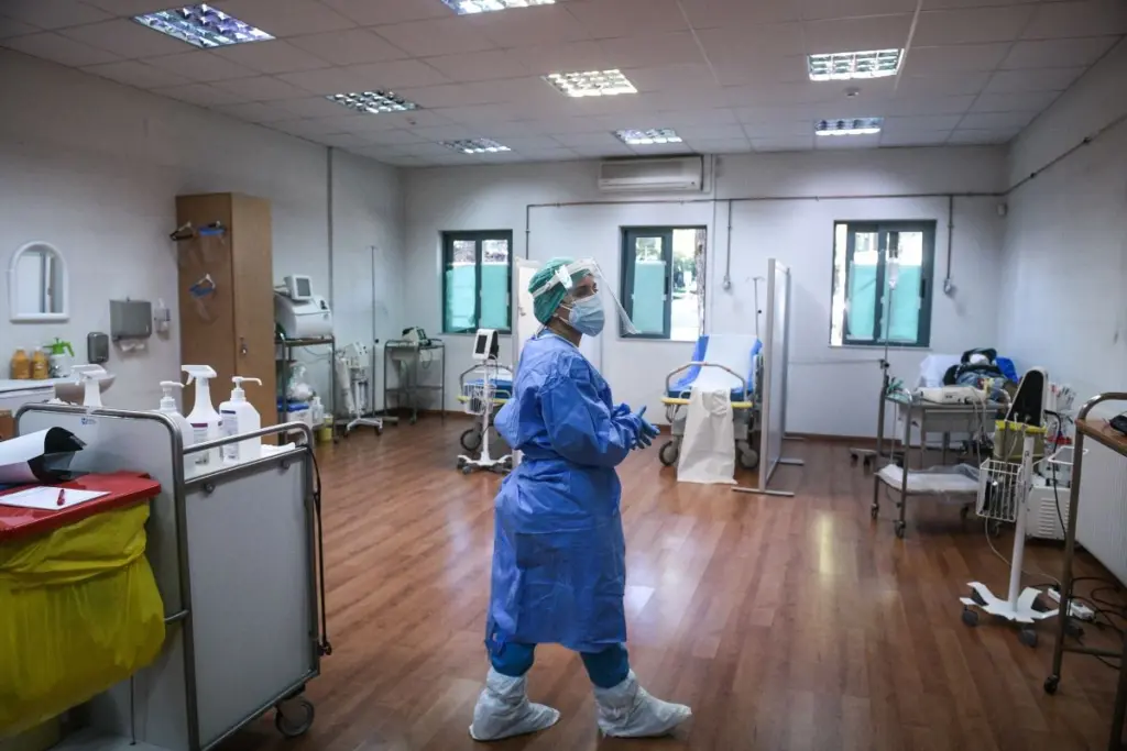 Η μετάλλαξη Όμικρον μειώνει την αποτελεσματικότητα των εμβολίων – Αναγκαίες οι ενισχυτικές δόσεις