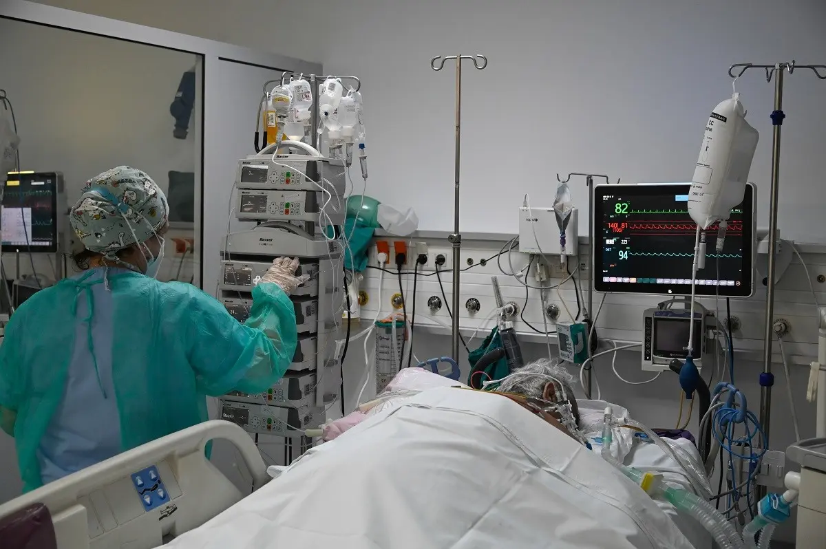 “Μαύρη” εκτίμηση Θωμαΐδη – “Χωρίς μέτρα τα κρούσματα θα ξεπεράσουν τις 30.000” (vid)