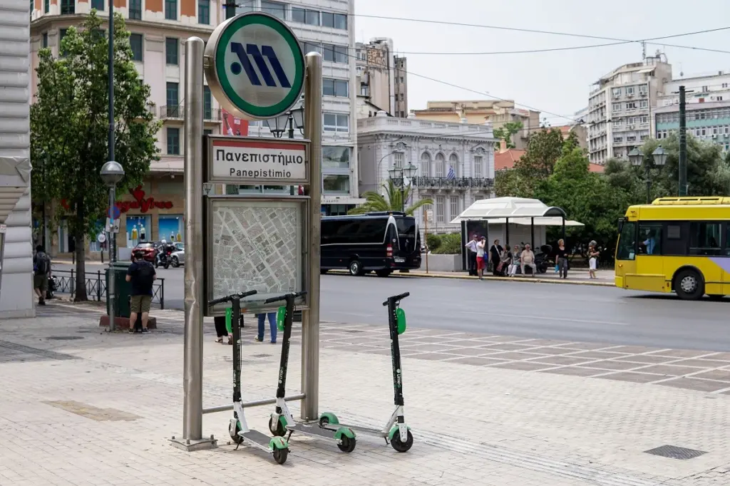 Συμμορία γυναικών “σπέρνει” τον τρόμο σε περαστικούς στο μετρό – Τι καταγγέλλει αυτόπτης μάρτυρας στο DEBATER