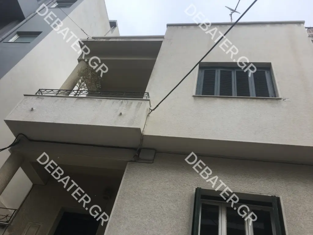 Ήρθε πρόσωπο με πρόσωπο με τους ληστές μέσα στο σπίτι του στον Νέο Κόσμο – Πάλεψε μαζί τους και τράπηκαν σε φυγή