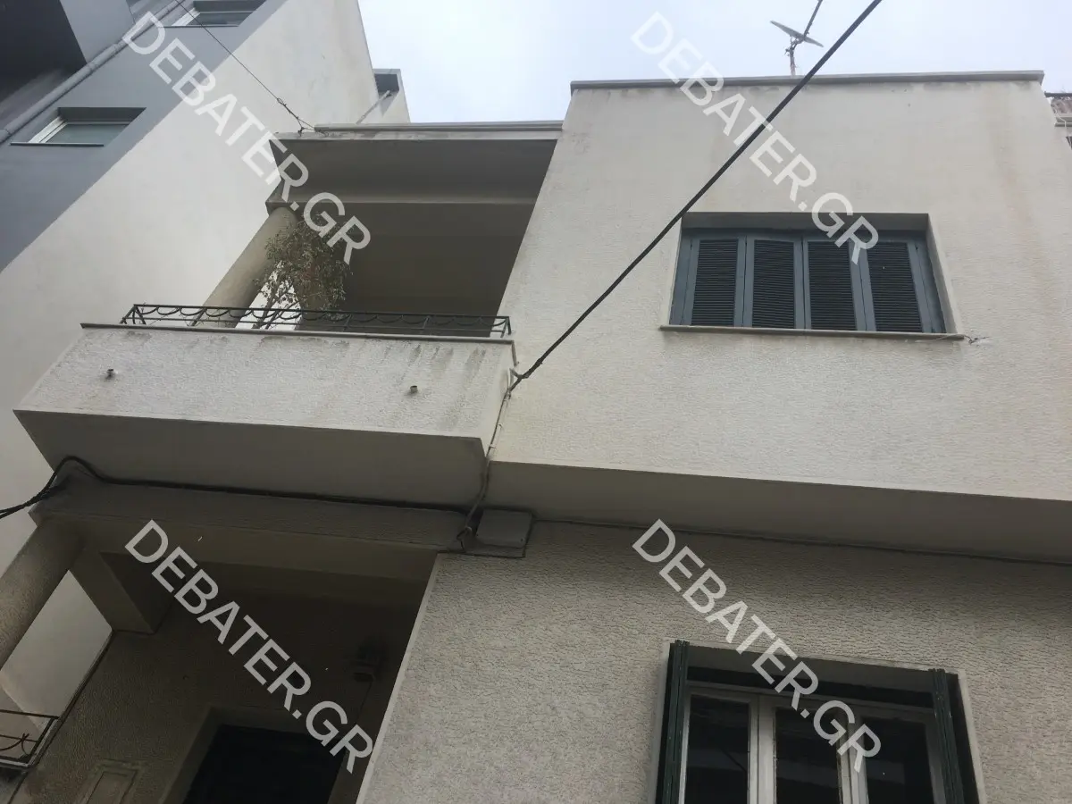 Ήρθε πρόσωπο με πρόσωπο με τους ληστές μέσα στο σπίτι του στον Νέο Κόσμο – Πάλεψε μαζί τους και τράπηκαν σε φυγή
