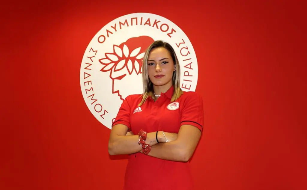 Ο Ολυμπιακός ανακοίνωσε την Όλγα Ντάλλα πριν τον τελικό του GNTM (vids)