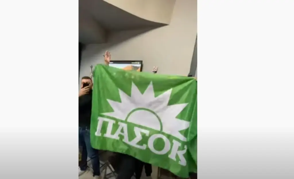 “Ορθόδοξο” πασοκικό πάρτι έστησαν οπαδοί του Νίκου Ανδρουλάκη (vids)